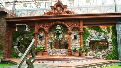 The large garden area in Bigg Boss OTT 3 has a unique and antique infrastructure that depicts the mysterious tales of wizards and spells. The set in the third season is adorned with striking elements that transport one into a fantastical world of imagination.&nbsp; 