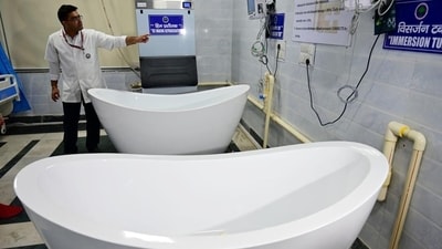 A heat stroke centre at the RML Hospital, in New Delhi. (Vipin Kumar/ Hindustan Times) A heat stroke centre at the RML Hospital, in New Delhi. (Vipin Kumar/ Hindustan Times)