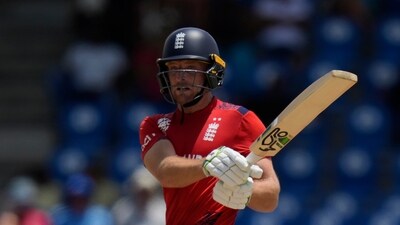 The South African fielders and bowlers kept the pressure on England throughout the first 10 overs, leading to Jos Buttler and Jonny Bairstow falling while trying big shots. (AP) The South African fielders and bowlers kept the pressure on England throughout the first 10 overs, leading to Jos Buttler and Jonny Bairstow falling while trying big shots. (AP)