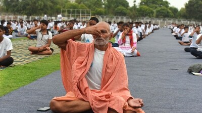 This year's theme, "Yoga for Self and Society," focuses on how yoga helps individuals stay healthy and promotes harmony within communities. (HT Photo) This year's theme, "Yoga for Self and Society," focuses on how yoga helps individuals stay healthy and promotes harmony within communities. (HT Photo)