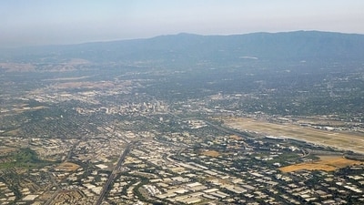 Silicon Valley; specifically, the North First Street area of San Jose, looking southbound down Interstate 880 towards downtown San Jose. (Coolcaesar/Wikimedia Commons) Silicon Valley; specifically, the North First Street area of San Jose, looking southbound down Interstate 880 towards downtown San Jose. (Coolcaesar/Wikimedia Commons)