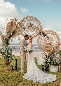 The Ultimate Bohemian Wedding Inspiration From Hawaii (Photo by Green Wedding Shoes) The Ultimate Bohemian Wedding Inspiration From Hawaii (Photo by Green Wedding Shoes)