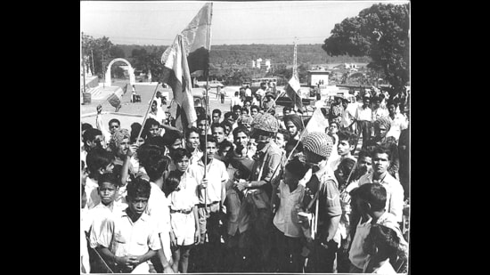 The Indian tricolour is unfurled in Goa on December 22, 1961, two days after the Portuguese surrender. (HT Archives)