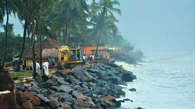 The IMD has issued a red alert for coastal and south interior Karnataka, Kerala, Mahe, Konkan and Goa while the heatwave in Northwest India is slowly departing. (HT) The IMD has issued a red alert for coastal and south interior Karnataka, Kerala, Mahe, Konkan and Goa while the heatwave in Northwest India is slowly departing. (HT)