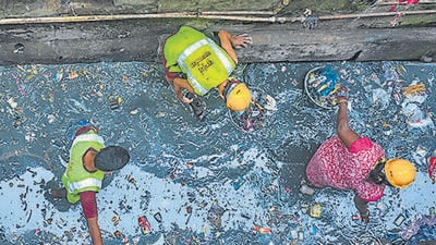Mumbai, India - November 29, 2022: The Brihanmumbai Municipal Corporation (BMC) has decided to clean the residential lanes of South Mumbai. The problem is more common in south Mumbai, where many buildings are close together, with only narrow lanes between them, according to civic officials, house gullies, which are very narrow and difficult to clean, in Mumbai, India, on Tuesday, November 29, 2022. (Photo by Satish Bate/ Hindustan Times) (Satish Bate/HT PHOTO)