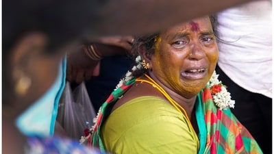 Kallakurichi: Relatives mourn near the mortal remains of people who died after consuming spurious liquor, in Kallakurichi, Friday, June 21, 2024. ((PTI Photo/R Senthilkumar) ) Kallakurichi: Relatives mourn near the mortal remains of people who died after consuming spurious liquor, in Kallakurichi, Friday, June 21, 2024. ((PTI Photo/R Senthilkumar) )