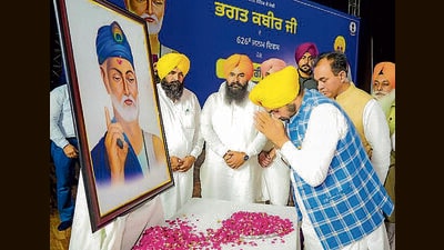 Punjab CM Bhagwant Mann paying tributes to Sant Kabir during a state-level function in Hoshiarpur on Saturday. (HT Photo)