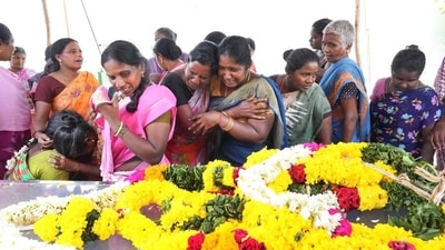 Relatives mourn near the mortal remains of people who died after consuming spurious liquor in Kallakurichi in Tamil Nadu on Friday. (PTI) (HT_PRINT)