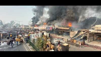 The illegal market has seen over a dozen fire mishaps since its inception around four decades ago. (HT) The illegal market has seen over a dozen fire mishaps since its inception around four decades ago. (HT)