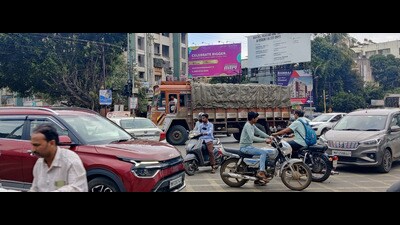 The restricted routes, which begin at Shatrunjay Temple and Tilekarnagar Chowk, converge at Aai Mata Mandir Road. (HT PHOTO) The restricted routes, which begin at Shatrunjay Temple and Tilekarnagar Chowk, converge at Aai Mata Mandir Road. (HT PHOTO)