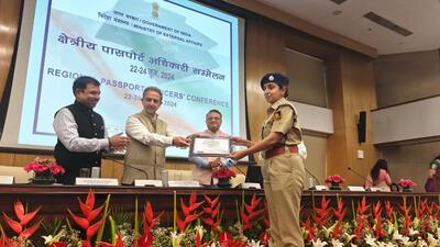 Union minister of state for external affairs Kirti Vardhan Singh presenting a certificate of recognition to Chandigarh SSP Kanwardeep Kaur. (HT Photo) Union minister of state for external affairs Kirti Vardhan Singh presenting a certificate of recognition to Chandigarh SSP Kanwardeep Kaur. (HT Photo)