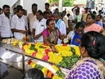(FILES) A relative weeps next to the dead body of a victim who died after consuming toxic illegal alcohol in Kallakurichi district of India's Tamil Nadu state on June 20, 2024. Drinking liquor was acceptable in a south Indian village until at least 47 people died from a fatal poisoning earlier this week after they consumed arrack, a distilled alcoholic drink. (Photo by R. Satish BABU / AFP)(AFP)