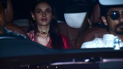 Aditi Rao Hydari looked stunning in a pink and gold saree that made her stand out. She completed the look with a choker. 