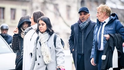 Indian-Swiss billionaire family members Namrata Hinduja (L) and Ajay Hinduja (2ndR) arrive at the Geneva's courthouse with their lawyers Yael Hayat (C) and Robert Assael (R). (AFP file photo) Indian-Swiss billionaire family members Namrata Hinduja (L) and Ajay Hinduja (2ndR) arrive at the Geneva's courthouse with their lawyers Yael Hayat (C) and Robert Assael (R). (AFP file photo)