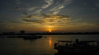 Kolkata: The setting Sun on an evening, seen from the bank of the River Ganga, in Kolkata, Sunday, June 23, 2024. (PTI Photo/Swapan Mahapatra)(PTI06_23_2024_000213B) (PTI) Kolkata: The setting Sun on an evening, seen from the bank of the River Ganga, in Kolkata, Sunday, June 23, 2024. (PTI Photo/Swapan Mahapatra)(PTI06_23_2024_000213B) (PTI)