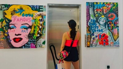 But it looks like she was most taken by this colourful pop art on display and we can see why. But it looks like she was most taken by this colourful pop art on display and we can see why.