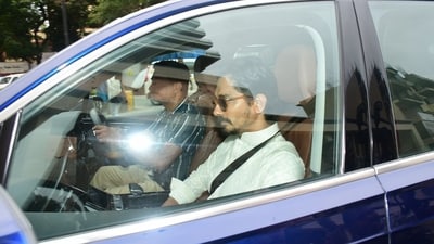 Aditi’s fiance Siddharth looked dapper as ever in a simple white kurta. He completed the look with beige sunglasses. 