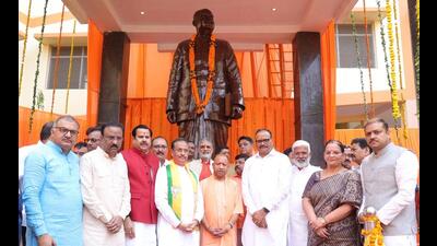 Uttar Pradesh chief minister Yogi Adityanath, along with some of his cabinet colleagues and other BJP leaders paying tribute to Bharatiya Jana Sangh founder Dr Syama Prasad Mookerjee on his death anniversary in Lucknow on June 23. (HT photo) Uttar Pradesh chief minister Yogi Adityanath, along with some of his cabinet colleagues and other BJP leaders paying tribute to Bharatiya Jana Sangh founder Dr Syama Prasad Mookerjee on his death anniversary in Lucknow on June 23. (HT photo)