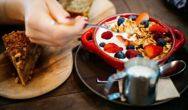 How to power up your breakfast with 30 grams of protein without meat, fish, eggs or protein powder (Photo by Flo Dahm on Pexels) How to power up your breakfast with 30 grams of protein without meat, fish, eggs or protein powder (Photo by Flo Dahm on Pexels)