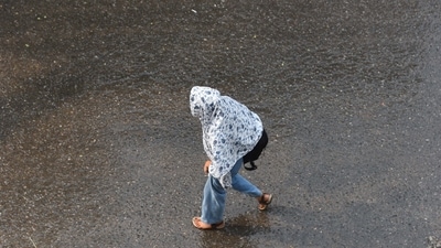 Rainfall in Delhi-NCR brought down temperatures after weeks of brutal heatwave in the region. (Sunil Ghosh/Hindustan Times)) Rainfall in Delhi-NCR brought down temperatures after weeks of brutal heatwave in the region. (Sunil Ghosh/Hindustan Times))