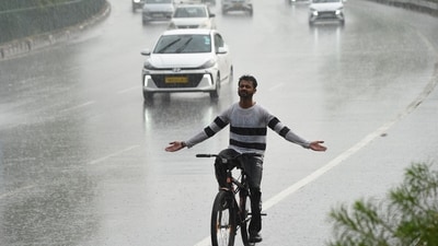 The IMD had forecasted partly cloudy conditions in Delhi, Noida and Gurugram, and said the heatwave will abate over the next few days. (Sunil Ghosh/Hindustan Times)) The IMD had forecasted partly cloudy conditions in Delhi, Noida and Gurugram, and said the heatwave will abate over the next few days. (Sunil Ghosh/Hindustan Times))