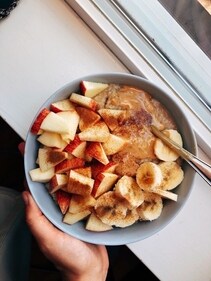 Banana Apple Porridge is a naturally sweet and vitamin-rich breakfast perfect for a nutritious start to your day. (Pinterest)