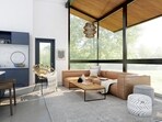 Discover ten enduring interior design trends that transcend passing fads. Discover ten enduring interior design trends that transcend passing fads.