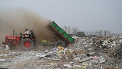 A tractor illegally dumps C&D waste on an empty plot in Sector 52A in Gurugram on June 22. (Parveen Kumar/HT Photo) A tractor illegally dumps C&D waste on an empty plot in Sector 52A in Gurugram on June 22. (Parveen Kumar/HT Photo)