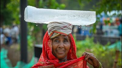 A woman carries a slab of ice on her head to keep cool in the outdoors, near India Gate on Monday. (Sanchit Khanna/HT Photo) A woman carries a slab of ice on her head to keep cool in the outdoors, near India Gate on Monday. (Sanchit Khanna/HT Photo)