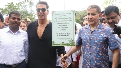 Akshay Kumar leads a tree plantation drive in Mumbai in honour of his parents Akshay Kumar leads a tree plantation drive in Mumbai in honour of his parents