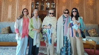 Asha Parekh, Waheeda and Helen are often spotted together at events or on their trips. Asha Parekh, Waheeda and Helen are often spotted together at events or on their trips.
