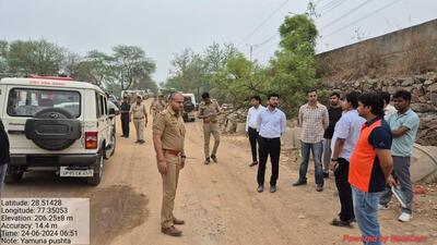 Inspections were conducted and the mobile units setup in the floodplains of Yamuna, falling under Basantpur and Asgarpur areas were sealed. (HT Photo) Inspections were conducted and the mobile units setup in the floodplains of Yamuna, falling under Basantpur and Asgarpur areas were sealed. (HT Photo)