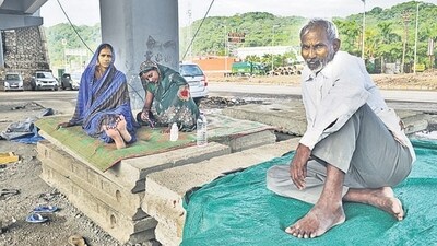 The family of 38-year-old excavator driver Rakesh Yadav waits in hope near Versova bridge, for the rescue work to begin as promised by the CM. Yadav and the excavator had been buried 60 feet below ground level when the land gave in as he was working on the digging of the Surya Pipeline near Vasai on May 29.- Pic , Azim Tamboli The family of 38-year-old excavator driver Rakesh Yadav waits in hope near Versova bridge, for the rescue work to begin as promised by the CM. Yadav and the excavator had been buried 60 feet below ground level when the land gave in as he was working on the digging of the Surya Pipeline near Vasai on May 29.- Pic , Azim Tamboli