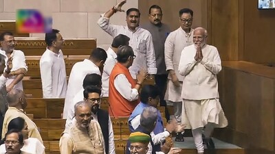 Members of Parliament greet PM Modi as he arrives to attend the session. (ANI/Sansad TV)