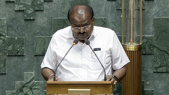 JD(S) leader and Heavy Industries Minister HD Kumaraswamy takes oath as an MP from Karnataka's Mandya constituency.&nbsp;(ANI)