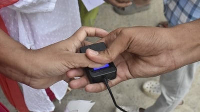 Biometric verification of candidates who were going to appear for Bihar BEd CET 2024 exam were taken before the exam started. (Santosh Kumar) Biometric verification of candidates who were going to appear for Bihar BEd CET 2024 exam were taken before the exam started. (Santosh Kumar)