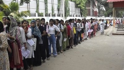 Candidates await to appear for the Bihar BEd CET 2024 exam in Patna (Santosh Kumar) Candidates await to appear for the Bihar BEd CET 2024 exam in Patna (Santosh Kumar)