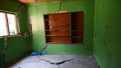 Cracks developed in the houses after land subsidence at Rainawari area in Srinagar. (Waseem Andrabi/HT) Cracks developed in the houses after land subsidence at Rainawari area in Srinagar. (Waseem Andrabi/HT)
