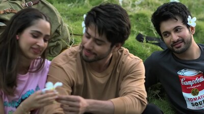 Pashmina Roshan, Jibraan Khan and Rohit Saraf in a still from Ishq Vishk Rebound. Pashmina Roshan, Jibraan Khan and Rohit Saraf in a still from Ishq Vishk Rebound.