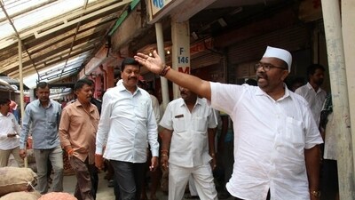 Navi Mumbai, India - June 24, 2024:NMMC restores water supply to APMC onion-potato market following mathadi morcha & undertaking at APMC onion-potato market in Navi Mumbai, India, on Monday, June 24, 2024. (Photo by Bachchan Kumar/ HT PHOTO) (Bachchan Kumar/ HT PHOTO) Navi Mumbai, India - June 24, 2024:NMMC restores water supply to APMC onion-potato market following mathadi morcha & undertaking at APMC onion-potato market in Navi Mumbai, India, on Monday, June 24, 2024. (Photo by Bachchan Kumar/ HT PHOTO) (Bachchan Kumar/ HT PHOTO)