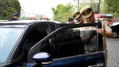 Noida traffic police conducted a fortnight-long drive from June 11 to 25 to curb the illegal use of beacons, sirens and stickers of ‘police’ and ‘UP Govt’ on vehicles. (Sunil Ghosh/HT Photo) Noida traffic police conducted a fortnight-long drive from June 11 to 25 to curb the illegal use of beacons, sirens and stickers of ‘police’ and ‘UP Govt’ on vehicles. (Sunil Ghosh/HT Photo)