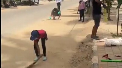 Faced with frequent two-wheeler skids and severe traffic congestion, residents armed themselves with work gloves and began clearing a nearly three km stretch of accumulated silt. (X) Faced with frequent two-wheeler skids and severe traffic congestion, residents armed themselves with work gloves and began clearing a nearly three km stretch of accumulated silt. (X)