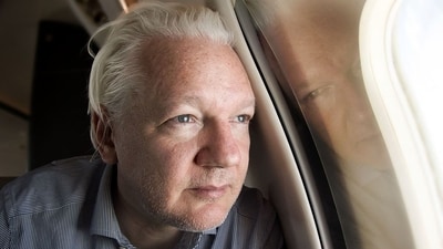 WikiLeaks founder Julian Assange looking out of the window as his plane from London approaches Bangkok for a layover at Don Mueang International Airport in the Thai capital. (AFP) WikiLeaks founder Julian Assange looking out of the window as his plane from London approaches Bangkok for a layover at Don Mueang International Airport in the Thai capital. (AFP)