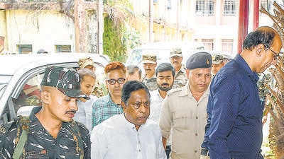 Congress leader Alamgir Alam, who resigned from the minister post, is likely to be replaced by party colleague Irfan Ansari. (ANI) Congress leader Alamgir Alam, who resigned from the minister post, is likely to be replaced by party colleague Irfan Ansari. (ANI)