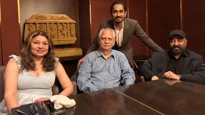 Kamal Haasan with Siddharth, Ramesh Sippy and Kiran Juneja. Kamal Haasan with Siddharth, Ramesh Sippy and Kiran Juneja.