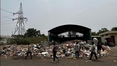 Mohali is filled with piles of garbage due to the stoppage of garbage dumping at the dumping ground. (HT Photos)