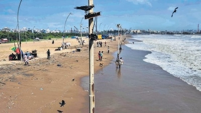 Mumbai, India - June 25, 2024: A view of the Versova beach in Mumbai, India, on Tuesday, June 25, 2024. (Photo by Satish Bate/ Hindustan Times) (Hindustan Times) Mumbai, India - June 25, 2024: A view of the Versova beach in Mumbai, India, on Tuesday, June 25, 2024. (Photo by Satish Bate/ Hindustan Times) (Hindustan Times)