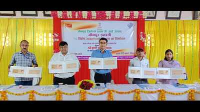 Postmaster general KK Yadav releasing a special cover on Jaunpur district’s first GI product, Jaunpur Imarti, in Jaunpur, on Wednesday (HT Photo) Postmaster general KK Yadav releasing a special cover on Jaunpur district’s first GI product, Jaunpur Imarti, in Jaunpur, on Wednesday (HT Photo)