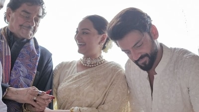 Shatrughan Sinha with Sonakshi Sinha, Zaheer Iqbal at their wedding. Shatrughan Sinha with Sonakshi Sinha, Zaheer Iqbal at their wedding.
