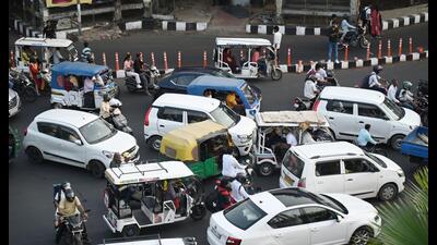 The crossing sees traffic snarls every day due to constant vehicular movement from all sides. (Deepak Gupta/HT Photo) The crossing sees traffic snarls every day due to constant vehicular movement from all sides. (Deepak Gupta/HT Photo)